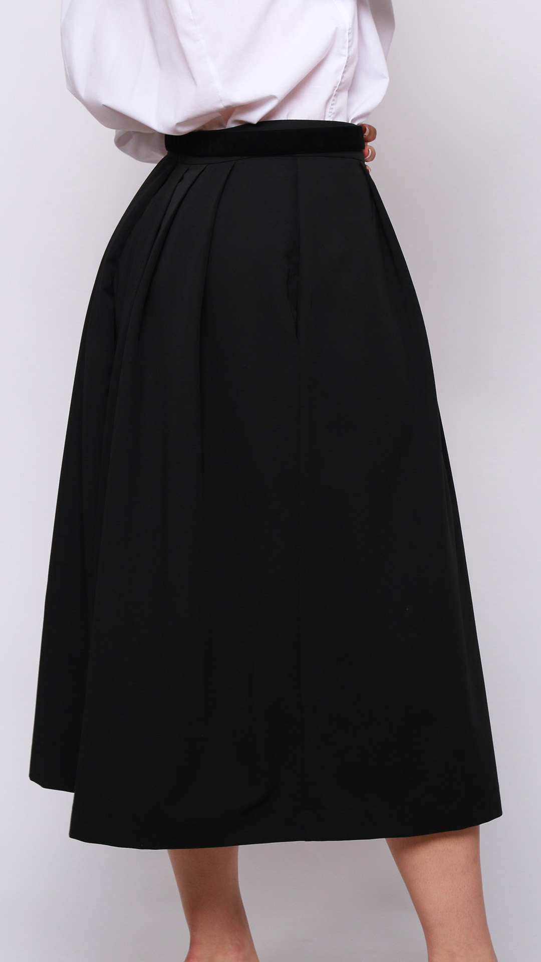Midi svārki ar ielocēm un kabatām – melni - Image 5