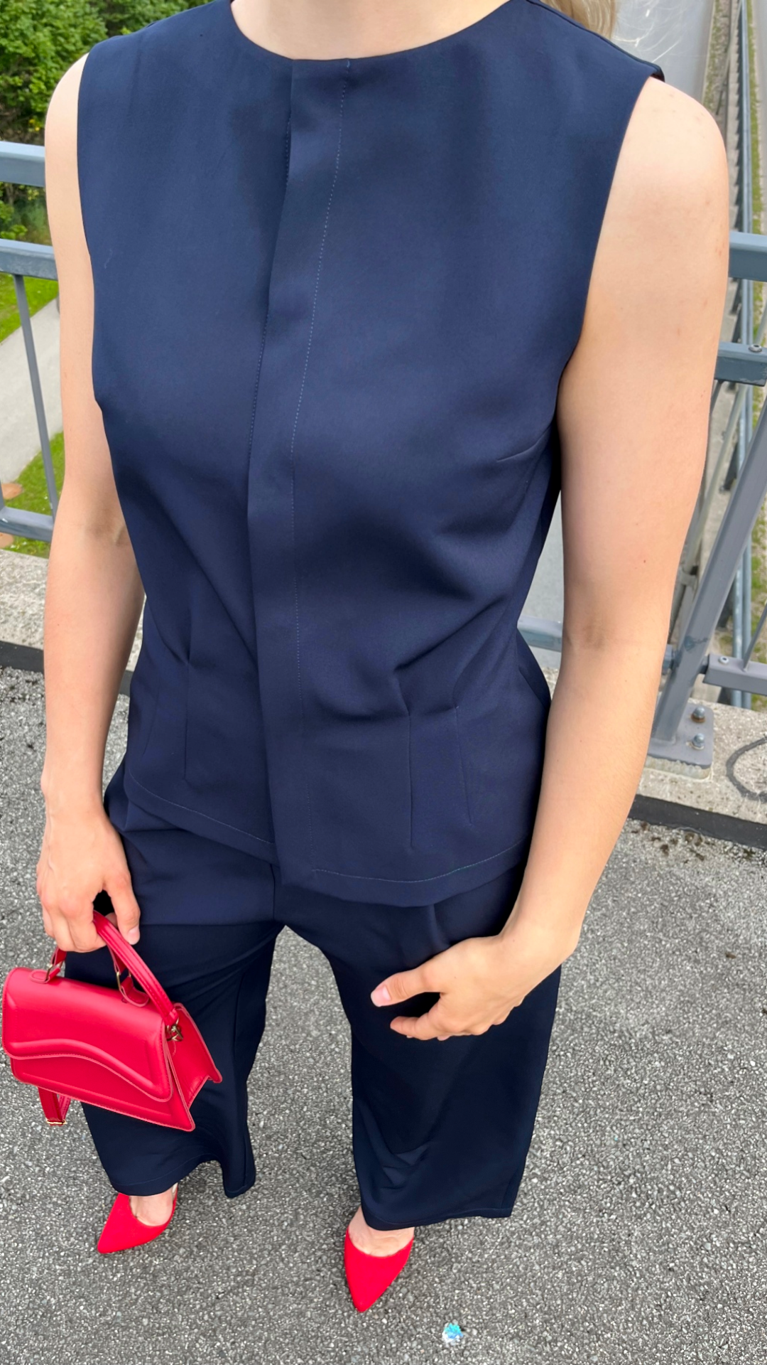 Eleganta tumši zila veste ar slēpto aizdari - Image 3