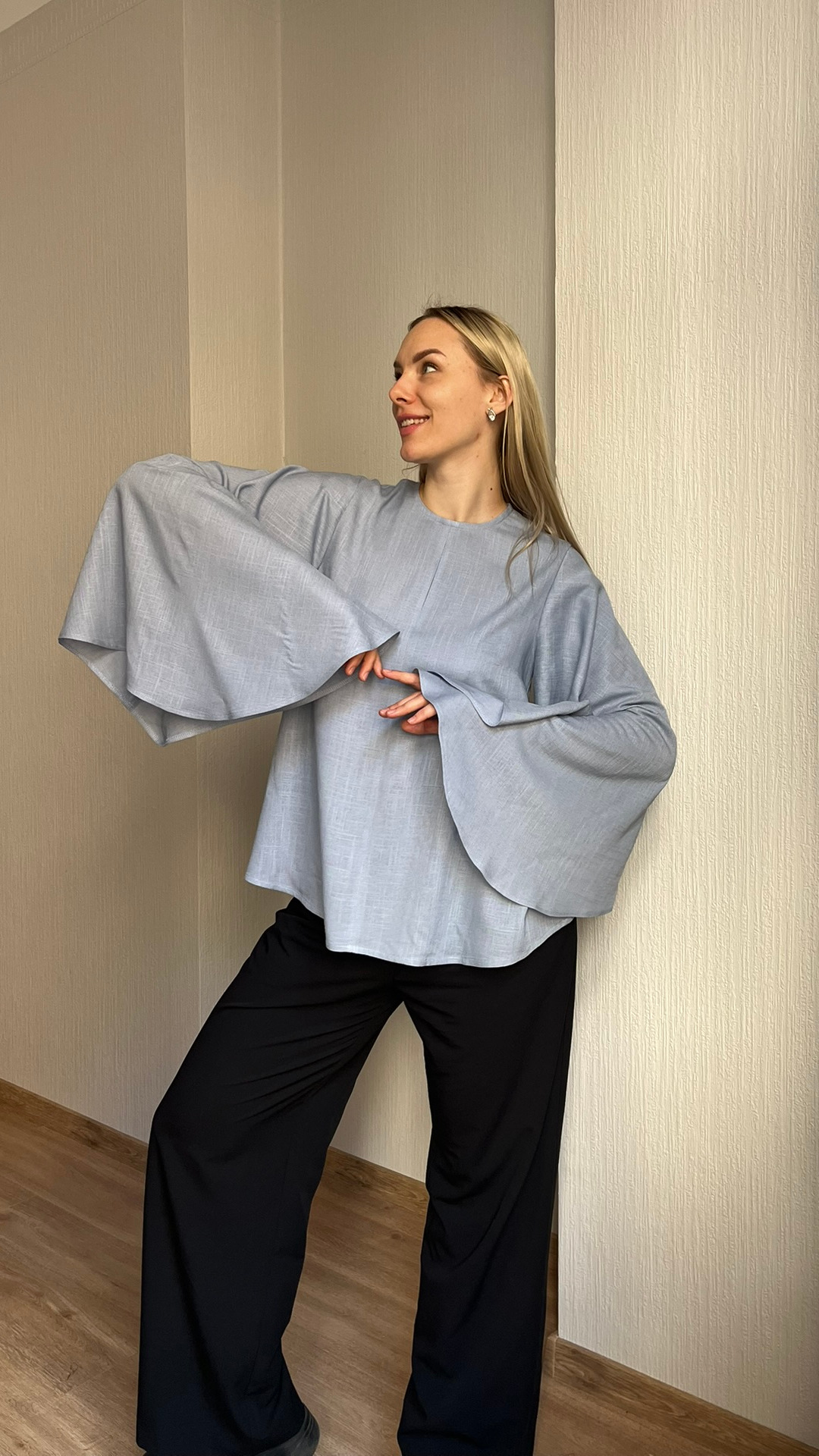 Gaisīga bambusa lina blūze gaiši zilā krāsā - Image 5