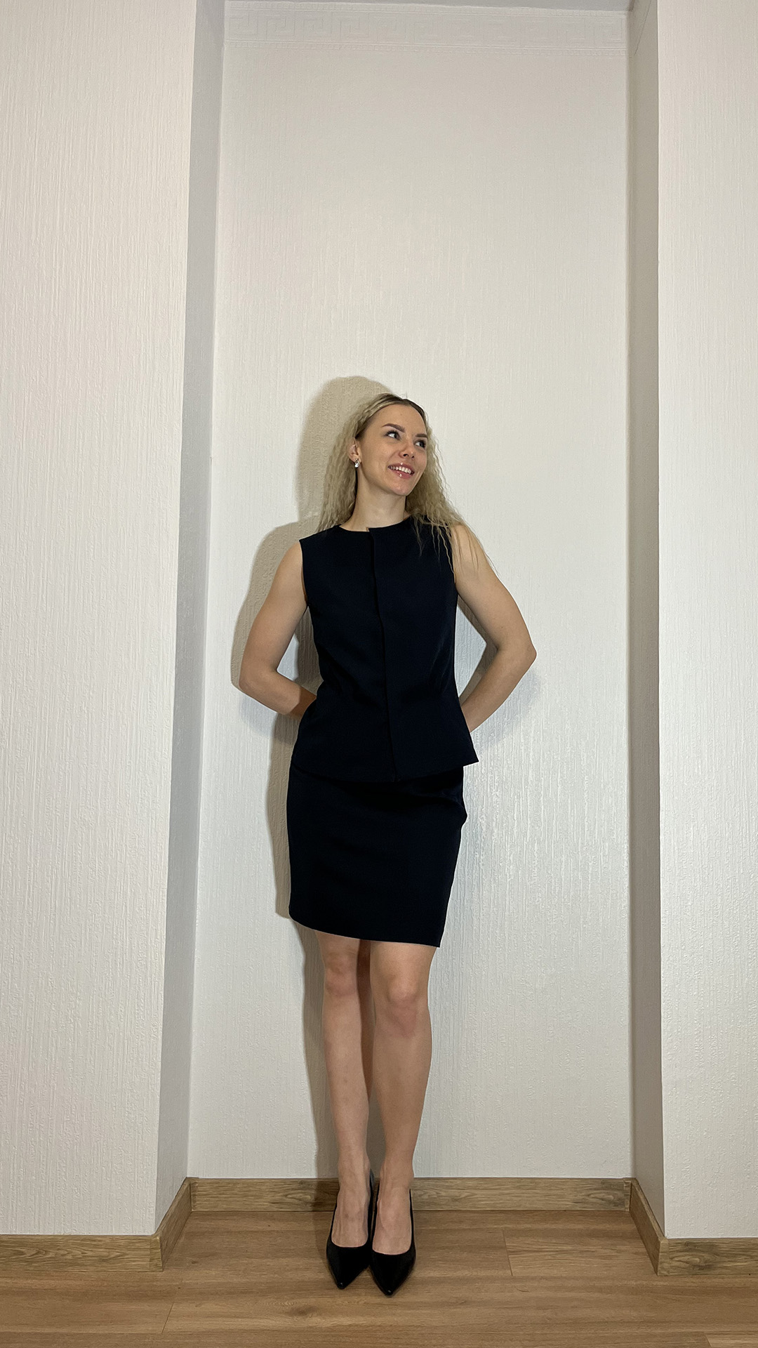 Elegants tumši zils svārku komplekts