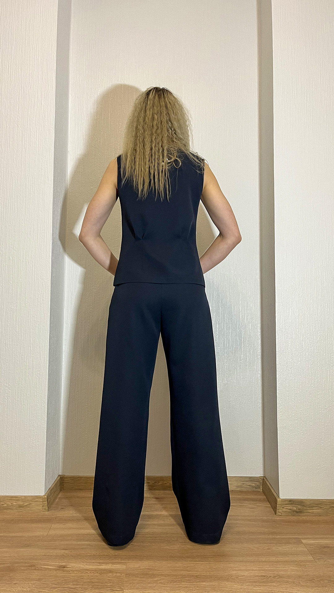 Elegants tumši zils sieviešu kostīms - Image 4